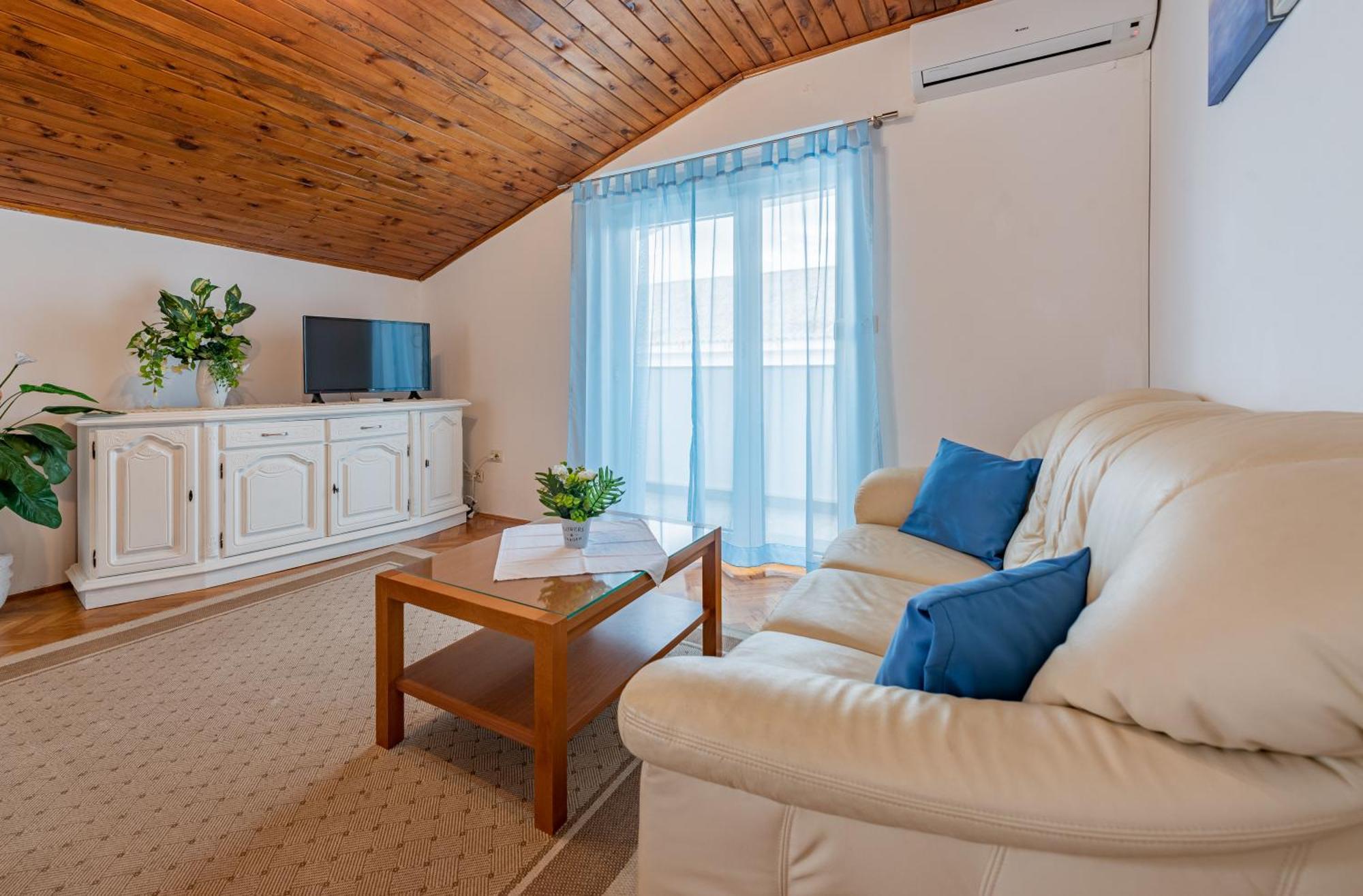 Haus Toni Apartma Razanac
