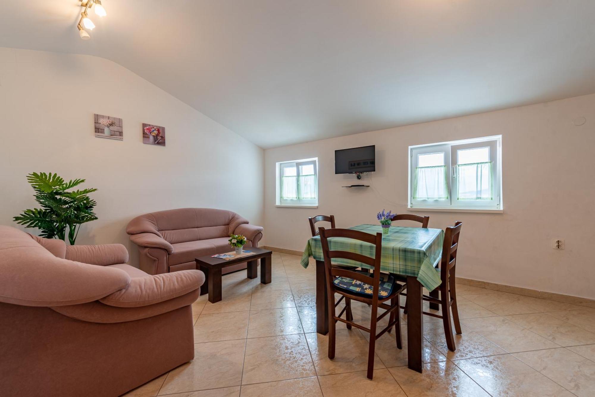 Haus Toni Apartma Razanac
